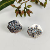 Indus studs